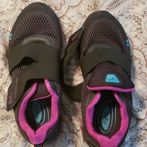 Ryka sneakers girls 5M never worn